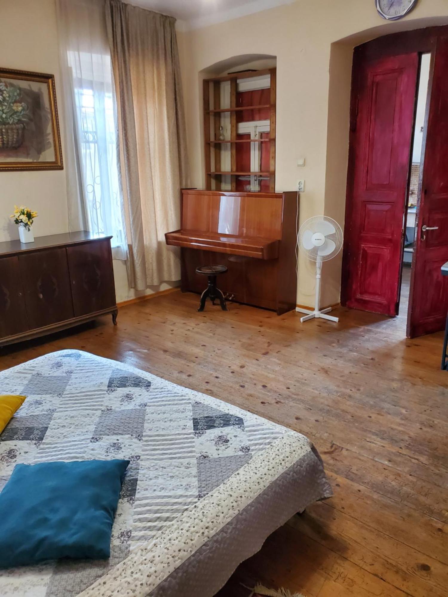 Apartamento Уиут Ниниа Сад Tiflis Exterior foto